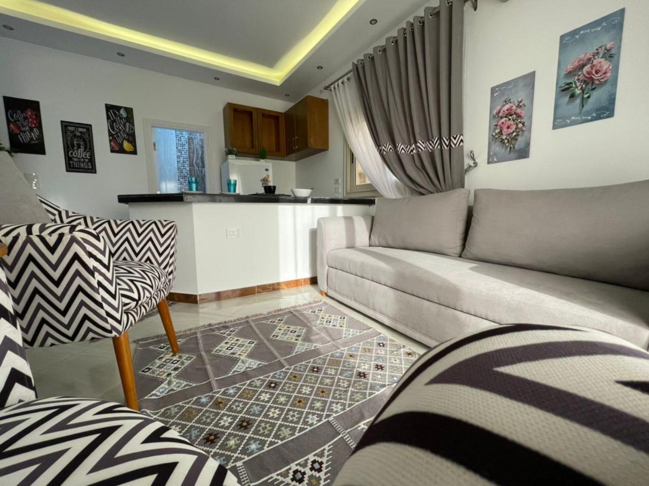شقة في قلب القاهرة الجديدة تطل على شارع التسعين الشمالي Exterior photo