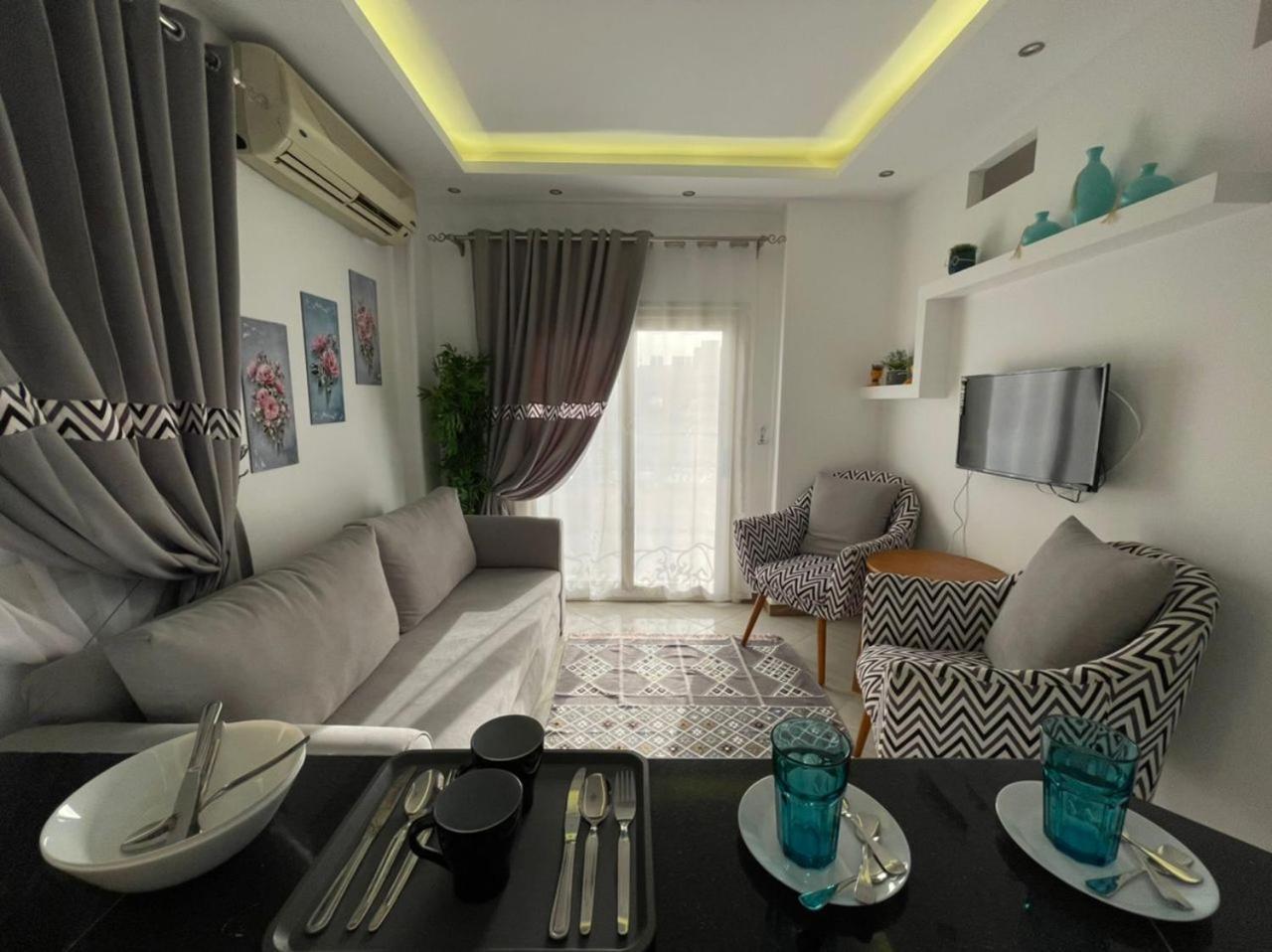 شقة في قلب القاهرة الجديدة تطل على شارع التسعين الشمالي Exterior photo