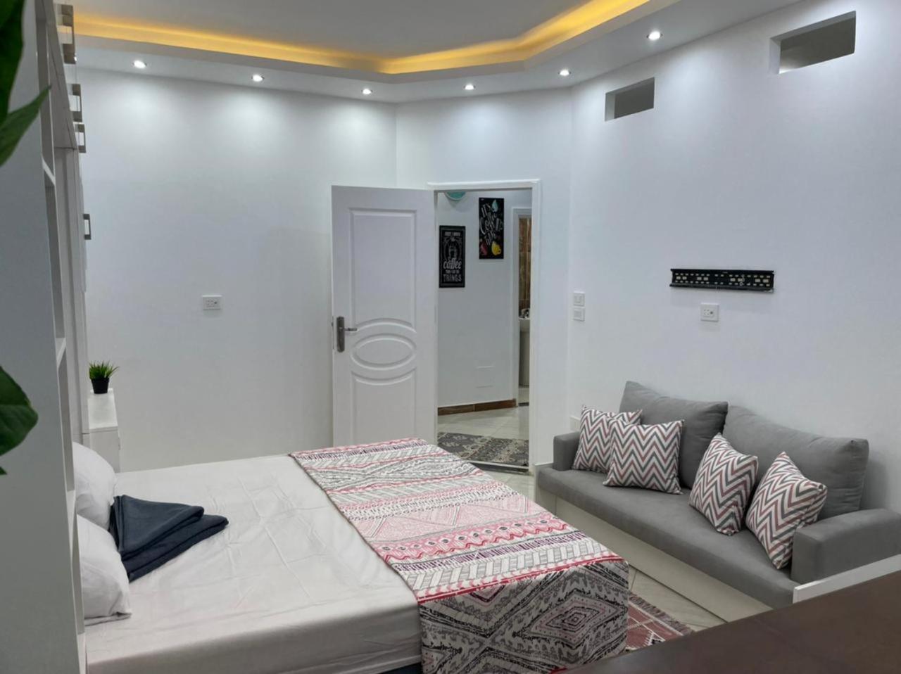 شقة في قلب القاهرة الجديدة تطل على شارع التسعين الشمالي Exterior photo