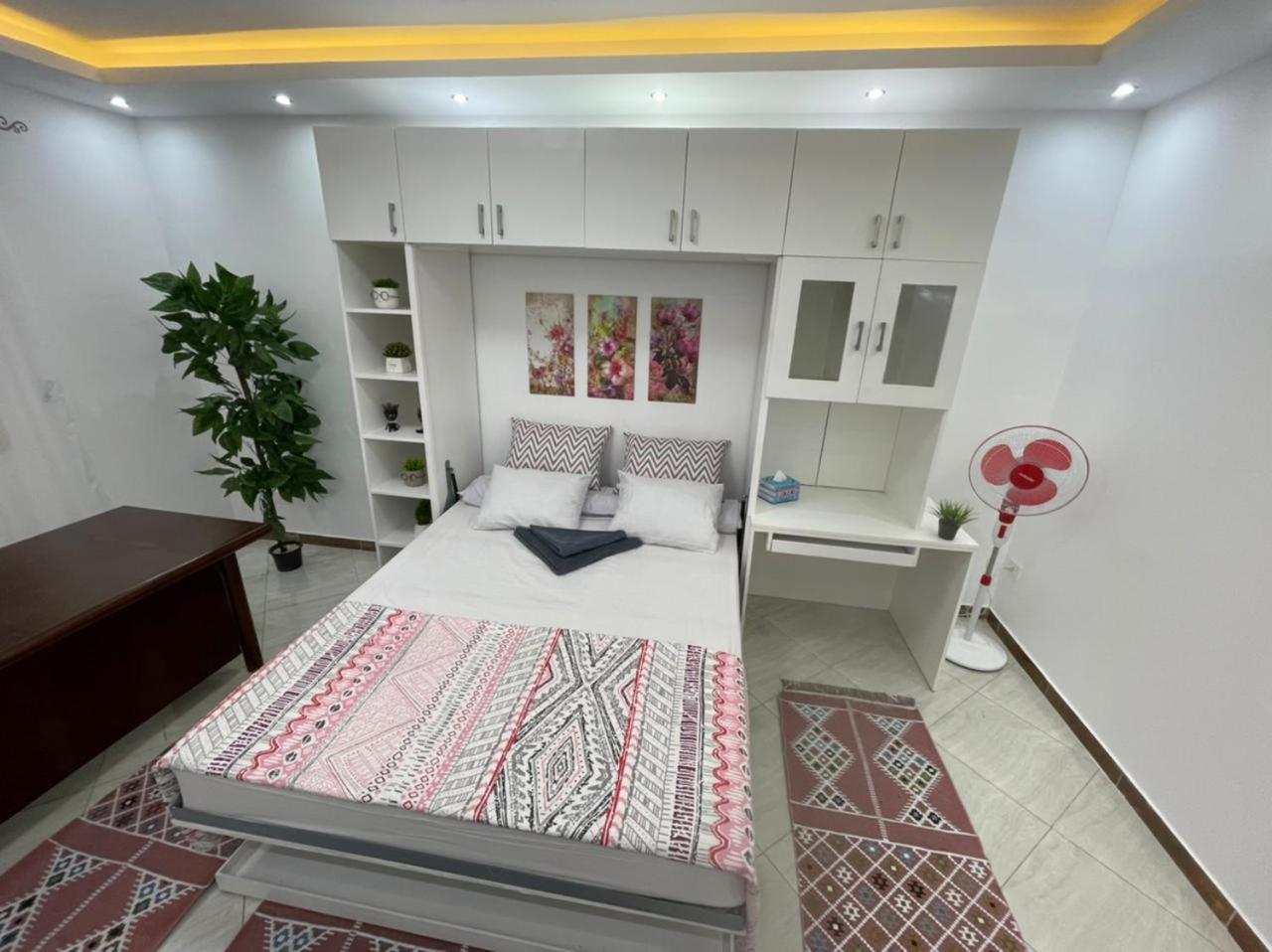 شقة في قلب القاهرة الجديدة تطل على شارع التسعين الشمالي Exterior photo